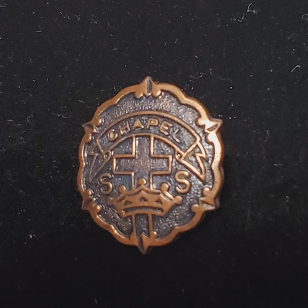Cross and Crown by Uncas Hat Lapel Pin Bronze 🌴
